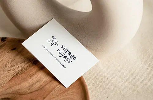 Rebranding : pourquoi faire évoluer ton identité visuelle est une bonne chose ? Identité visuelle Voyage Voyage