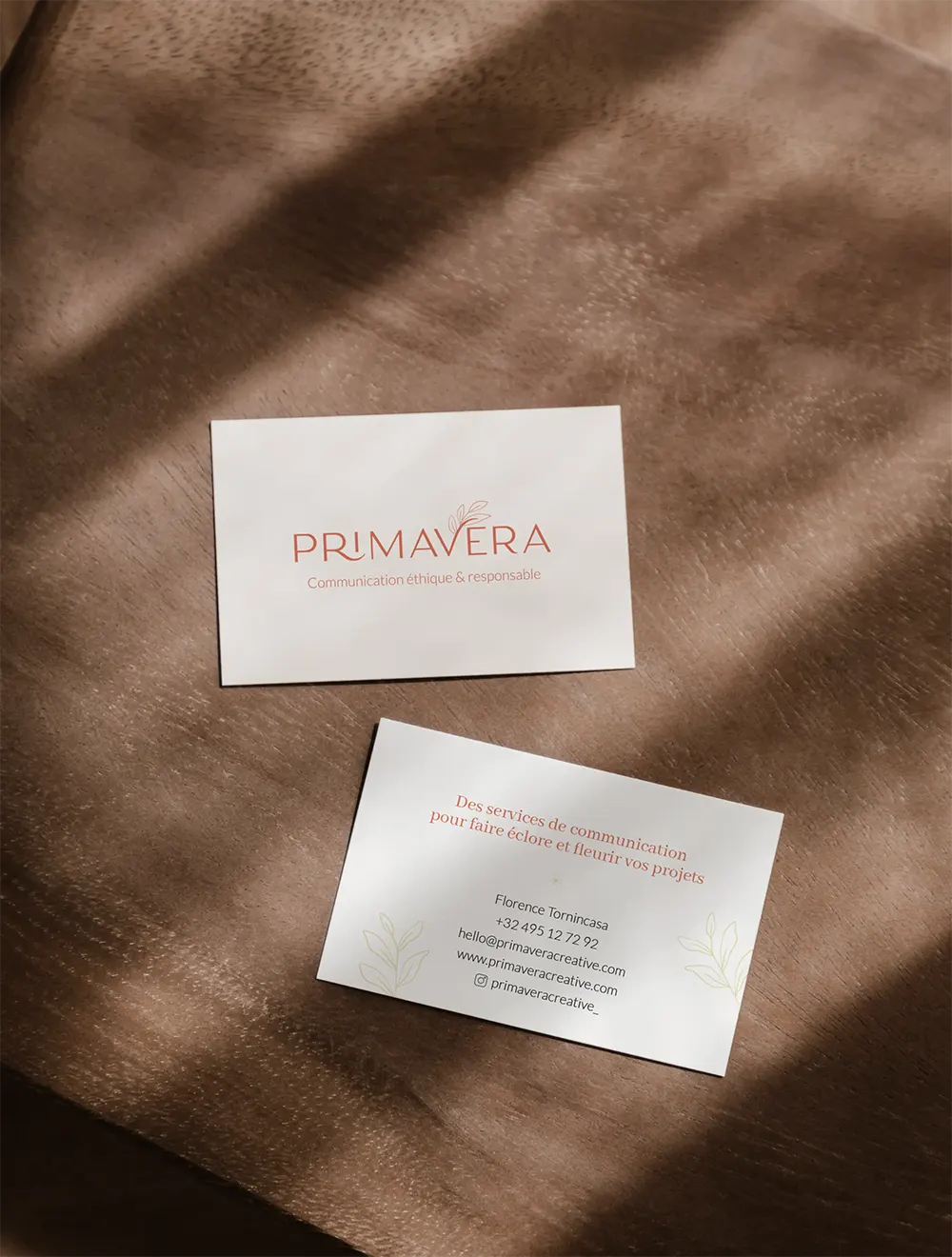 Primavera-creative-identite-visuelle_Cartes-visite Flacon pompe les plantes de tomines marque de produits au CBD
